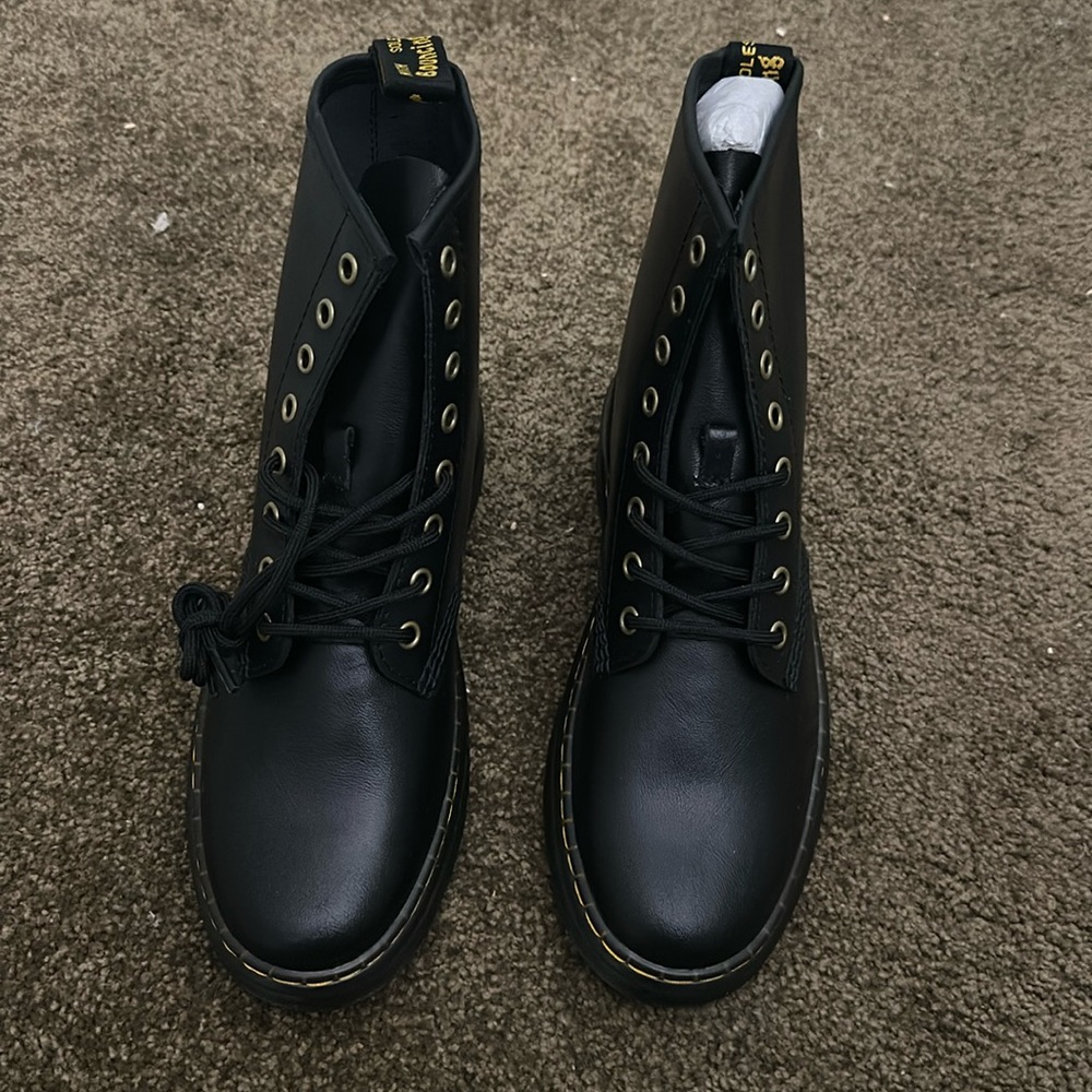 New never worn dr martens